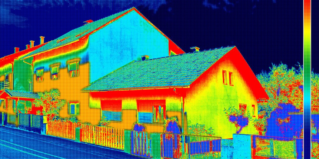 Imagine termografică a unei case — punctele termice arată pierderile de căldură
